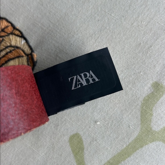 Zara Burgundy Leather Silver Heart-Studded Belt - Picture 4 of 5